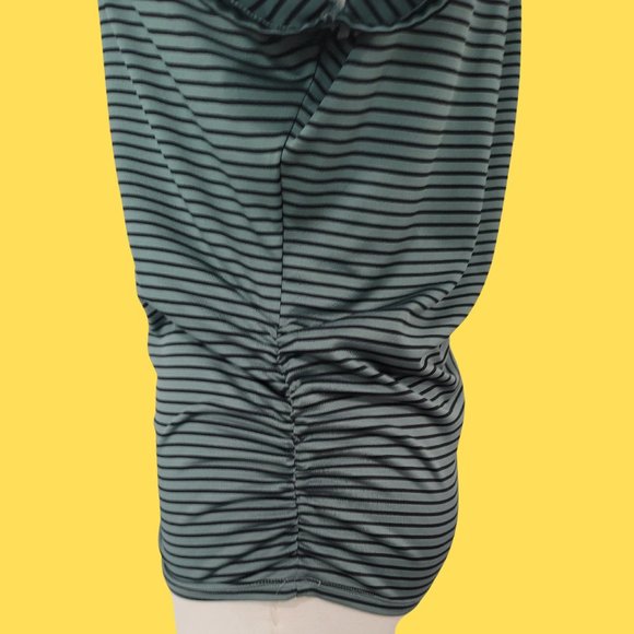 SKECHERS PERFORMANCE SHIRT WITH SHIRRED SIDE SEAMS SIZE L - Picture 2 of 3